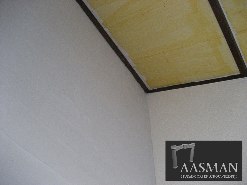 Klus in Drachten (hoog plafond) door Aasman Stukadoors
