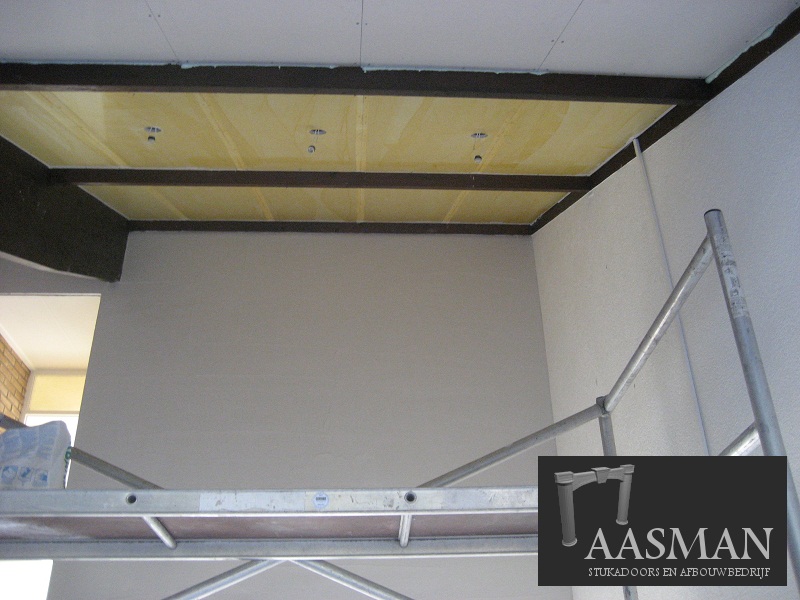 Klus in Drachten (hoog plafond) door Aasman Stukadoors